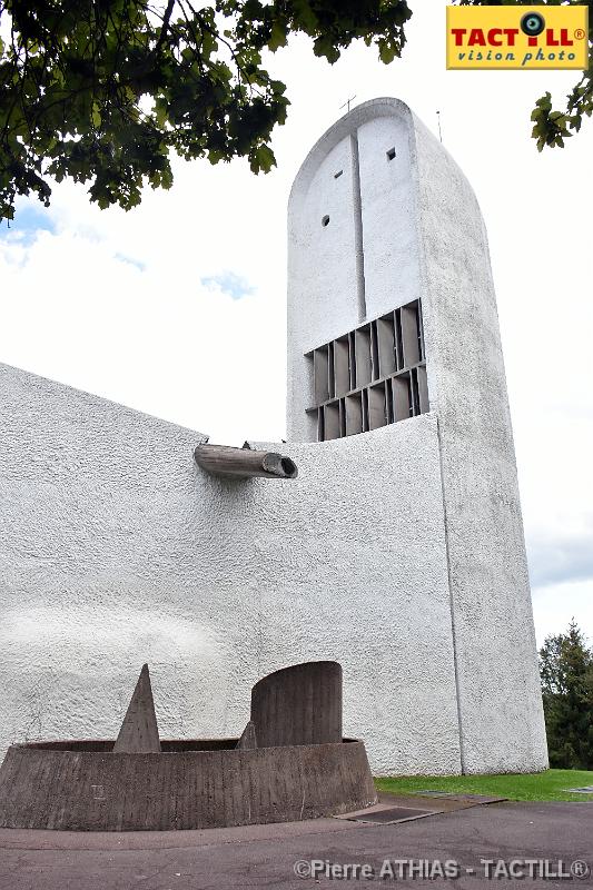 chapelle_ronchamp_20150906_D72_1142.JPG - Chapelle Notre-Dame-du-Haut1955, colline de BourlémontLe CorbusierRonchamp, Haute-Saône6 Septembre 2015